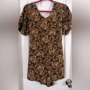 Floral romper with tie in the back. Size medium.